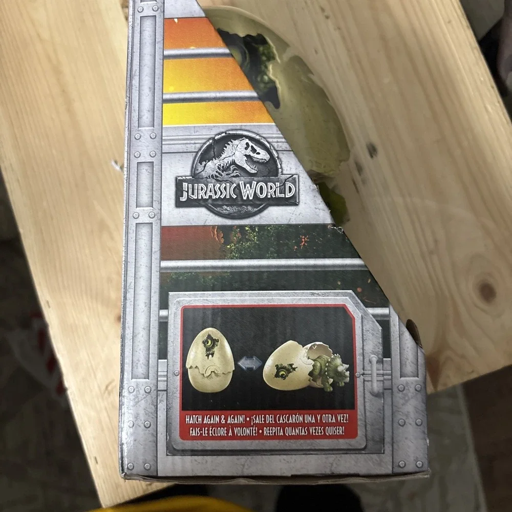 Jurassic World Hatch 'N Play  Dinos Egg Baby Triceratops Mattel NWB